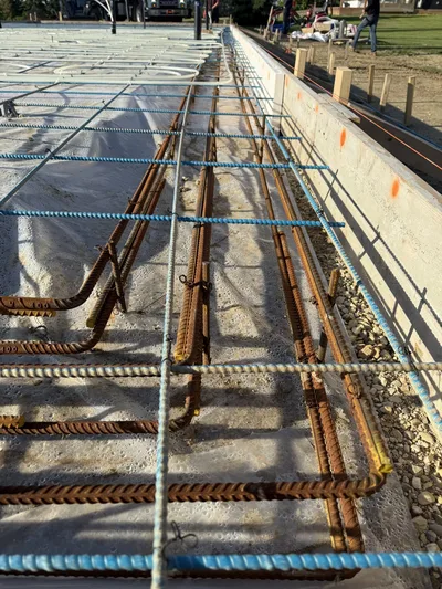 Close view of reinforcing steel and edge reinforcement prepared inside a slab foundation form